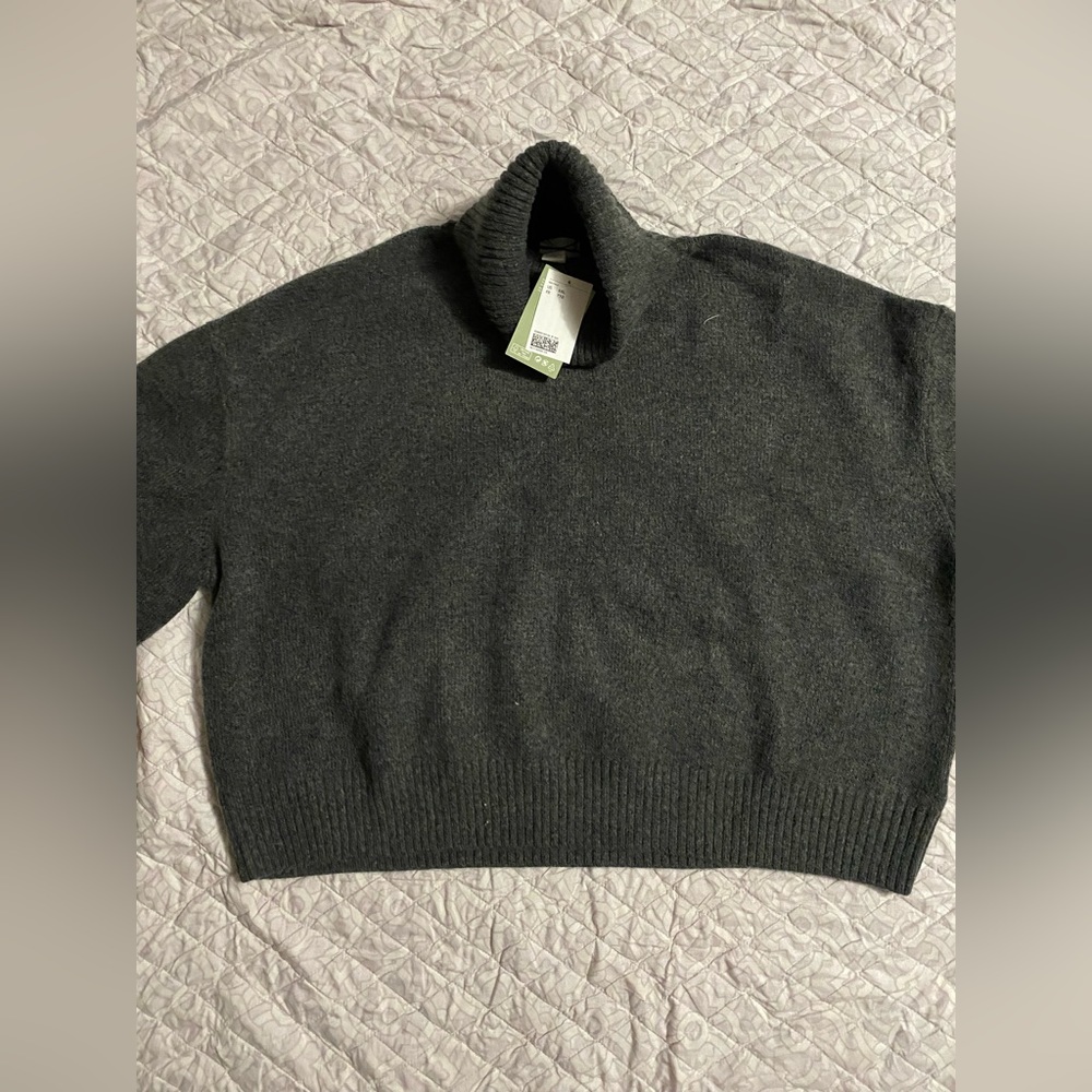 H&M grey turtleneck sweater